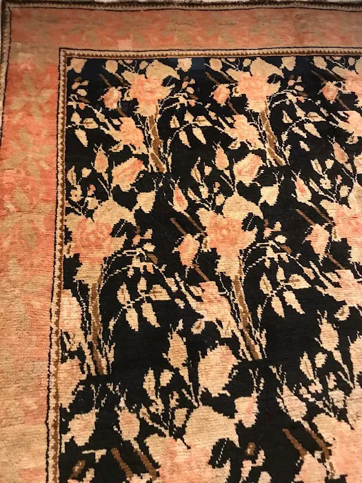 Shiraz Antique Carpets Picture 3