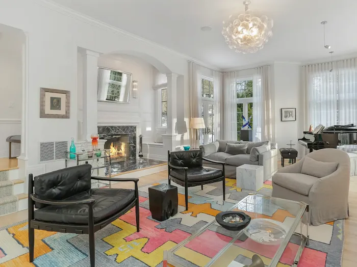 Apadana Rugs & Carpets Picture 7