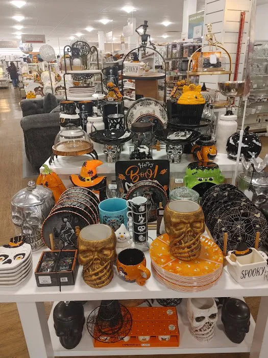 HomeGoods Picture 3