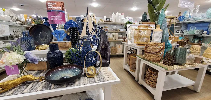 HomeGoods Picture 6
