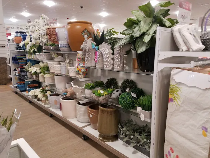 HomeGoods Picture 2