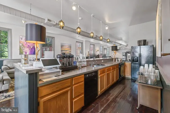 Orientiq Rugs and Cafe Picture 4