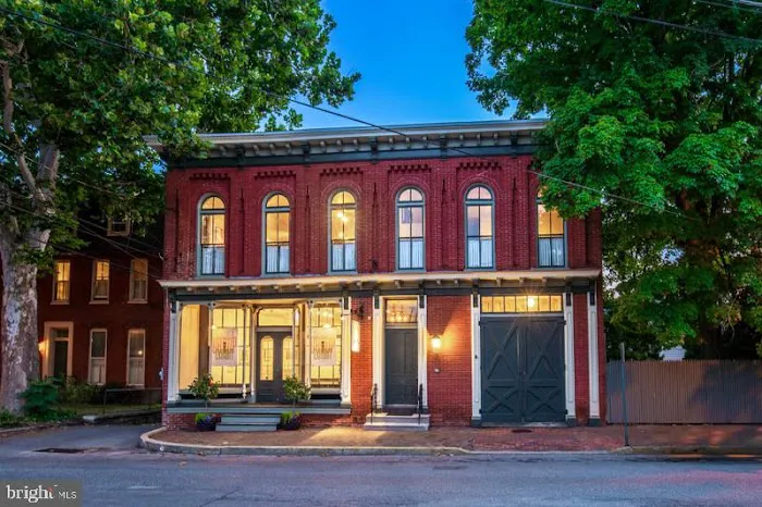 Orientiq Rugs and Cafe Picture 8