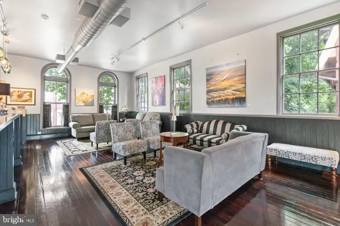 Orientiq Rugs and Cafe Picture 10