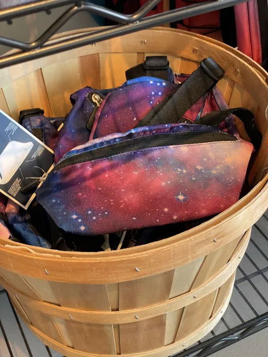 Pottery Barn Outlet Picture 4