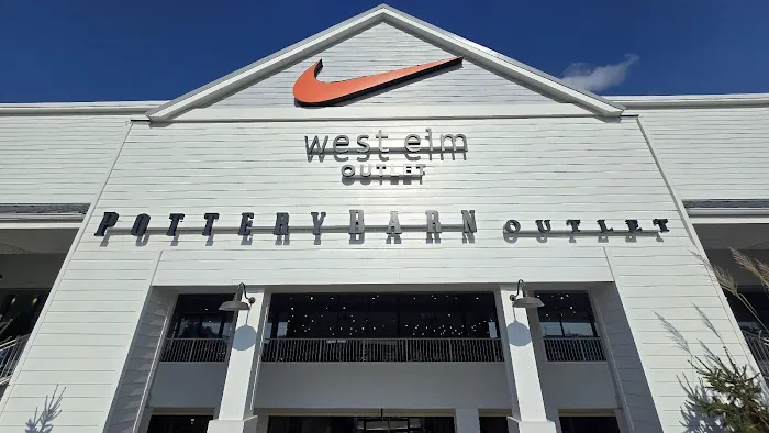 Pottery Barn Outlet Picture 1