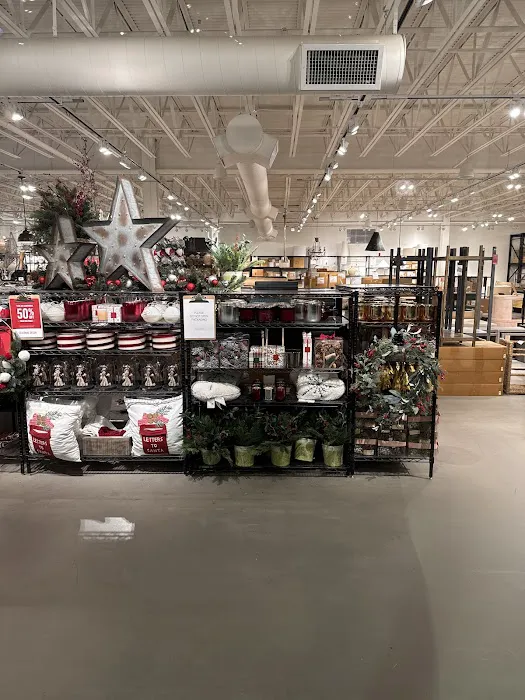 Pottery Barn Outlet Picture 6